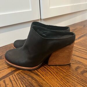 Black heeled Korkease